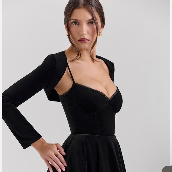 House of CB Harmony Black Stretch Velvet Cropped Bolero Shall Jacket Size Large - Picture 1 of 9